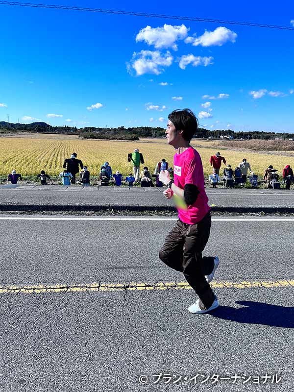 かかしが見守る