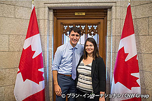 【政治】23歳の女の子が、トルドー首相に仕事を教わる（カナダ）