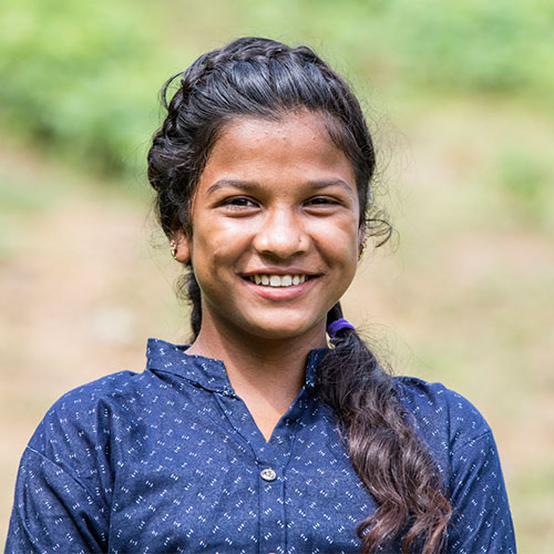 ネパール　マヤさん（13歳）中学生