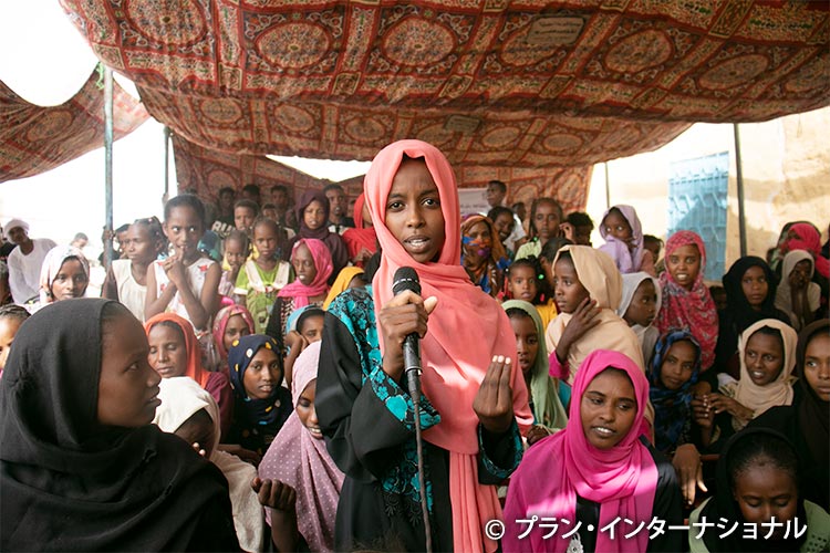 写真：FGMの弊害を説明する女の子（スーダン）