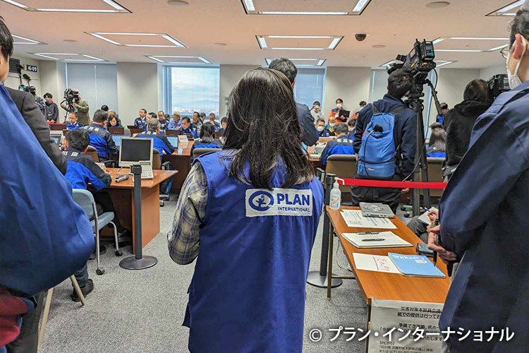 写真：石川県庁で開催された災害対策本部員会議で情報収集