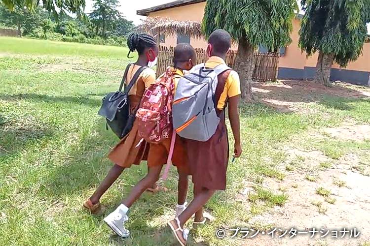 写真:「生理中は学校を休まなければなりません」