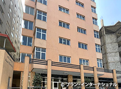 写真:ゼナ職員が働くエチオピアのプラン事務所が入るビル