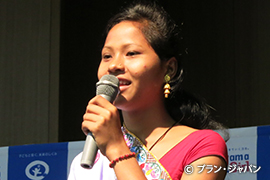 写真:子どもクラブ会長を務めるイスミタさん