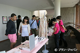 プランを通して女の子を応援している企業の商品展示も