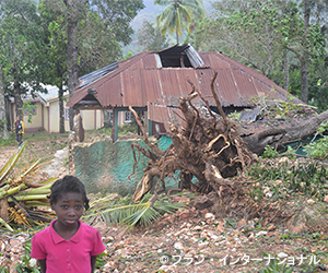 写真：住居が破壊された南東県のチャイルド
