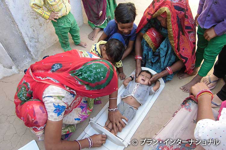 写真：乳幼児の命を救う「子どもの栄養状態改善プロジェクト」（インド）