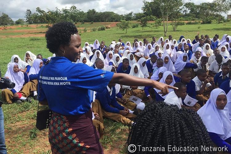 写真：キャンペーンに参加したタンザニアの女の子たち