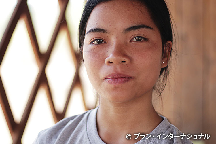 写真：フィアンさん　17歳のカンボジアの女の子