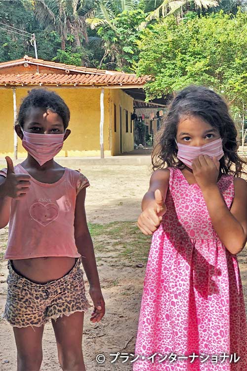 写真：マスクのつけ方を学んだ子どもたち
