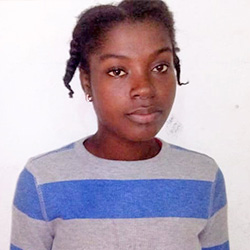 写真：モザンビークのアンジェリーナさん（17歳）

