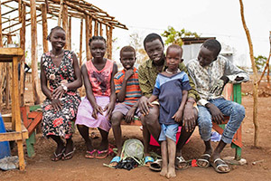 難民キャンプに住む家族（エチオピア）
/ ©プラン・インターナショナル 