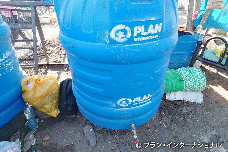 写真：プランが設置した給水タンク
