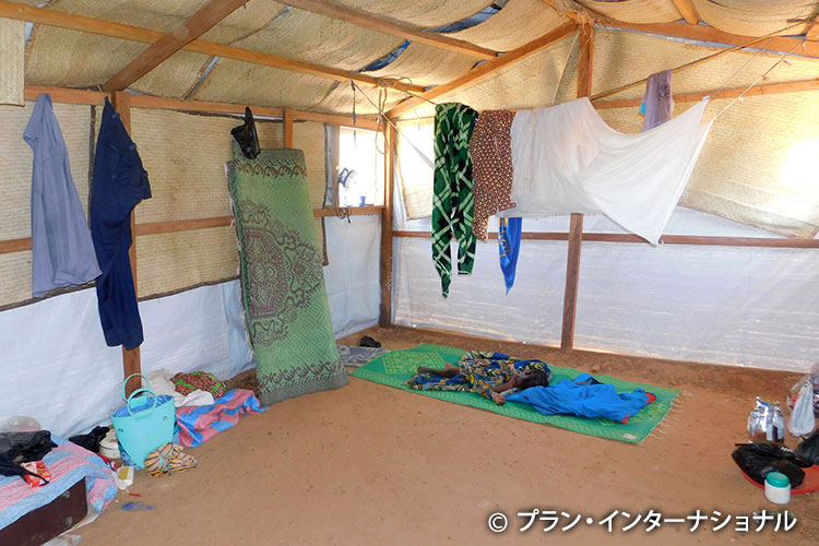 写真：プランと国際機関が協力し設置した避難所の一つの内部