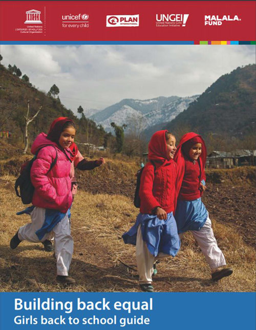 写真：平等な教育機会を～女の子を学校に戻すためのガイド～