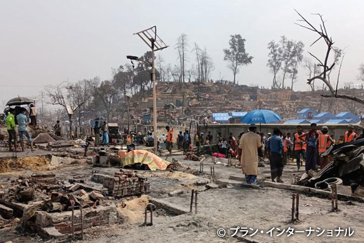 写真：被災直後の難民キャンプの様子
