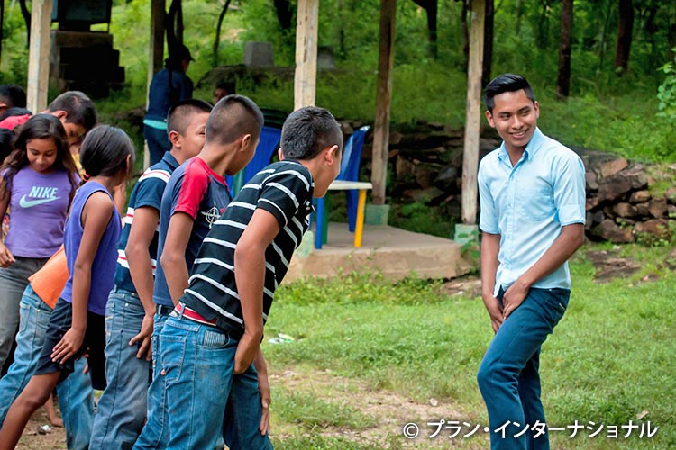 写真：同世代間で学び合うジェンダー平等トレーニング（ニカラグア）
