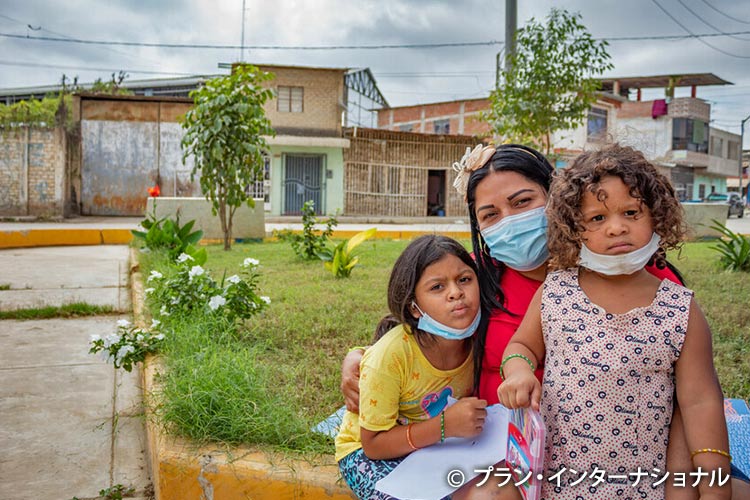 写真:ペルーにたどりついたベネズエラ避難民の親子