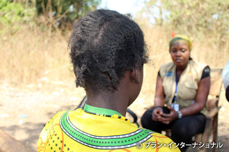 写真：FGMの恐怖を話す10歳の女の子