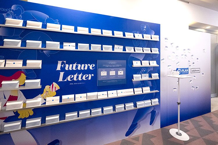 参加者が実際にメッセージを書くFuture Letter​未来の女の子たちへ届け！​