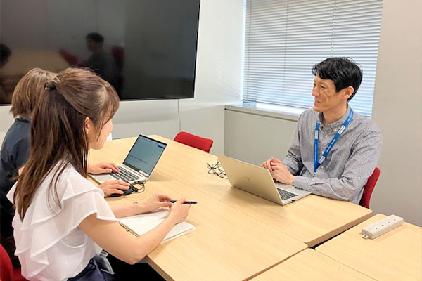 写真：リレーション開発部　加藤 哲志職員