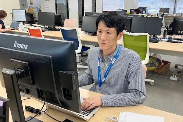 写真：リレーション開発部　加藤 哲志職員