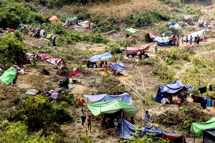 写真:膨大な数の難民が流入した直後の難民キャンプ