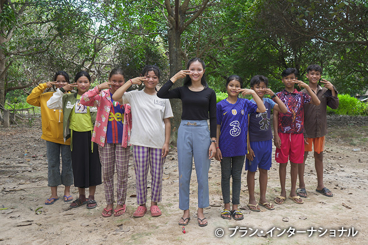 写真：ジェンダー平等について学ぶグループ（カンボジア）