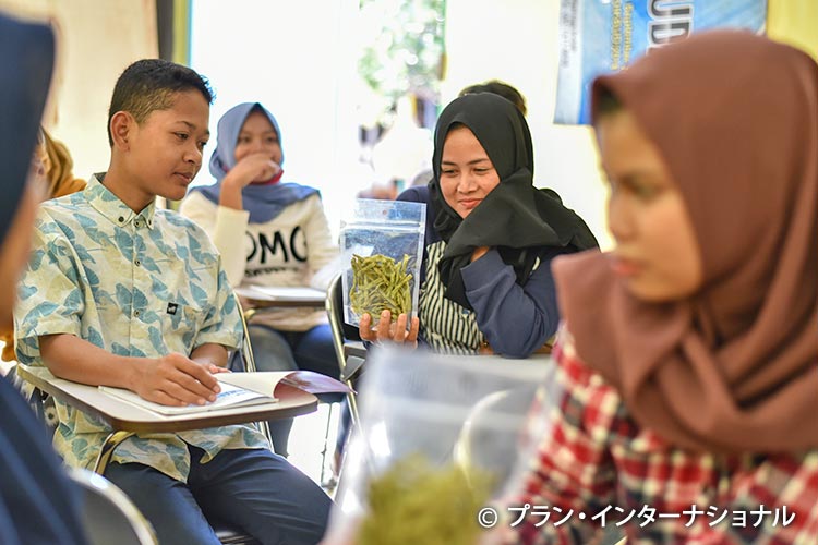 写真：中途退学したユースたちの授業