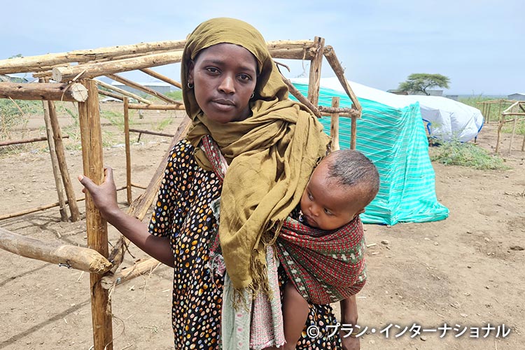 写真：過酷な生活を強いられている難民の親子（エチオピア）