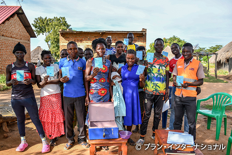 写真：収入向上プログラムに参加する若者たち（ウガンダ）