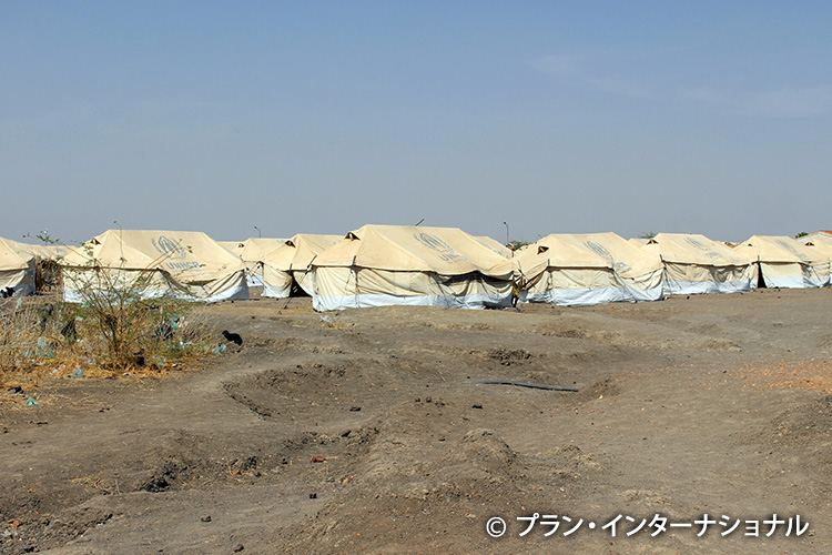 写真：紛争から逃れてきた人々を受け入れる難民キャンプ（スーダン）