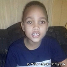 写真：エイドリアン（7歳、チャイルド）