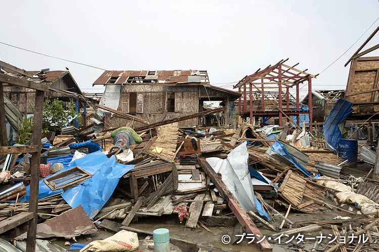 写真：サイクロンにより破壊された家屋