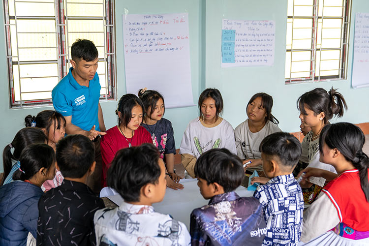 写真:早すぎる結婚の防止などに関するトレーニング