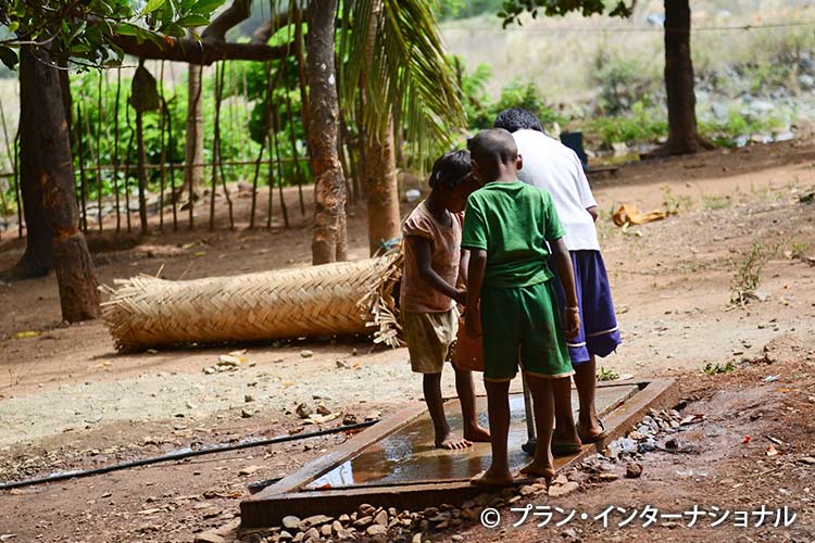 写真：貧困層の子どもたち