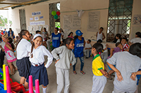 子どもひろばでダンス（エクアドル）/ ©プラン・インターナショナル 