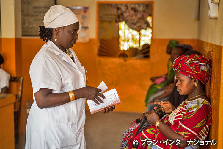 写真:後遺症に苦しむ女性たちを救う看護師（ギニア）