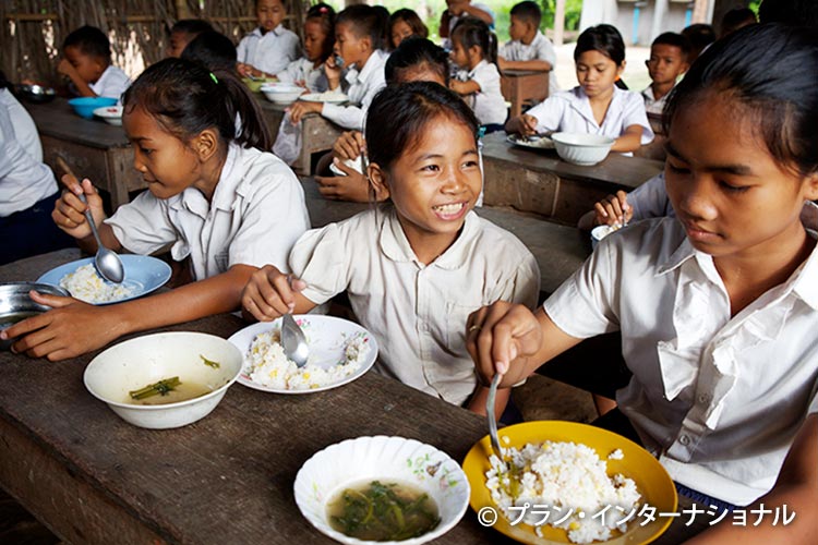 学校給食で栄養改善と就学率向上