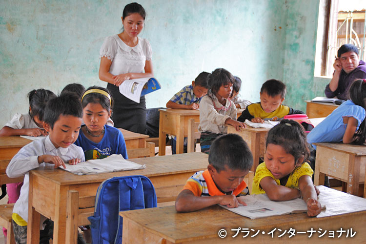 写真:支援で建設された少数民族の小学校（ベトナム）
