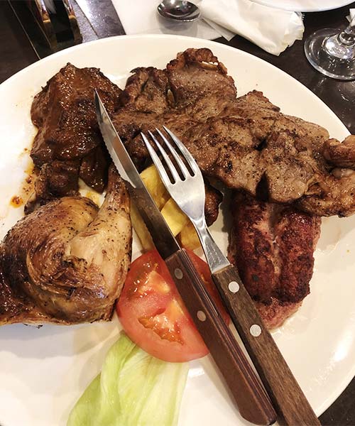 写真：肉の盛り合わせ「パリヤダ」