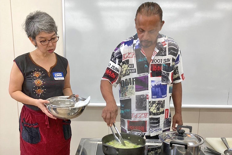 スリランカ料理シェフのフェルナンドさんと奥様の淳子さん