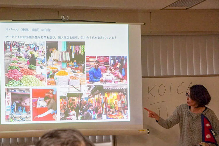 写真：カラフルな写真で現地の匂いを感じます