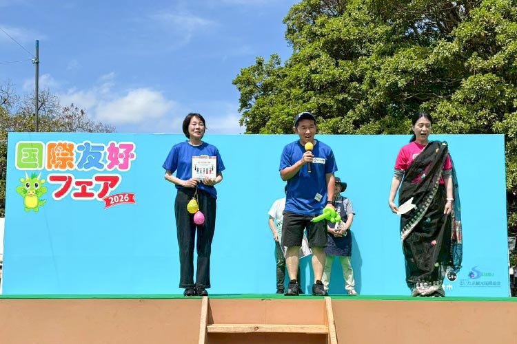出展ブース紹介はメンバーが登壇