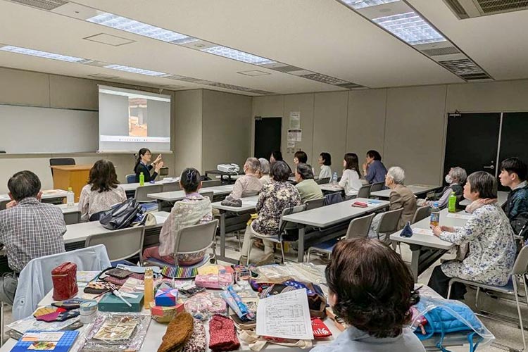 食い入るように聞き入る参加者の皆さん