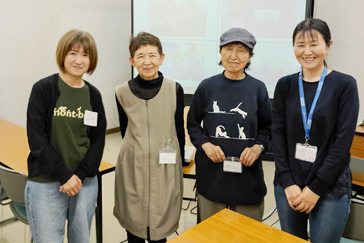 参加者（一部）の皆さんと森田職員