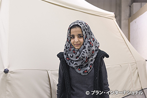 写真：イラクから家族とともに避難してきた15歳の女の子