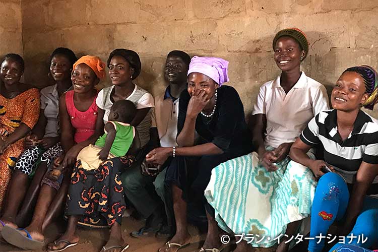 写真：村落貯蓄貸付グループの女性たち