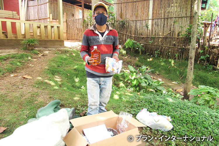 写真：新型コロナウイルス対策　緊急支援活動　グアテマラ　衛生キットの引き渡し
